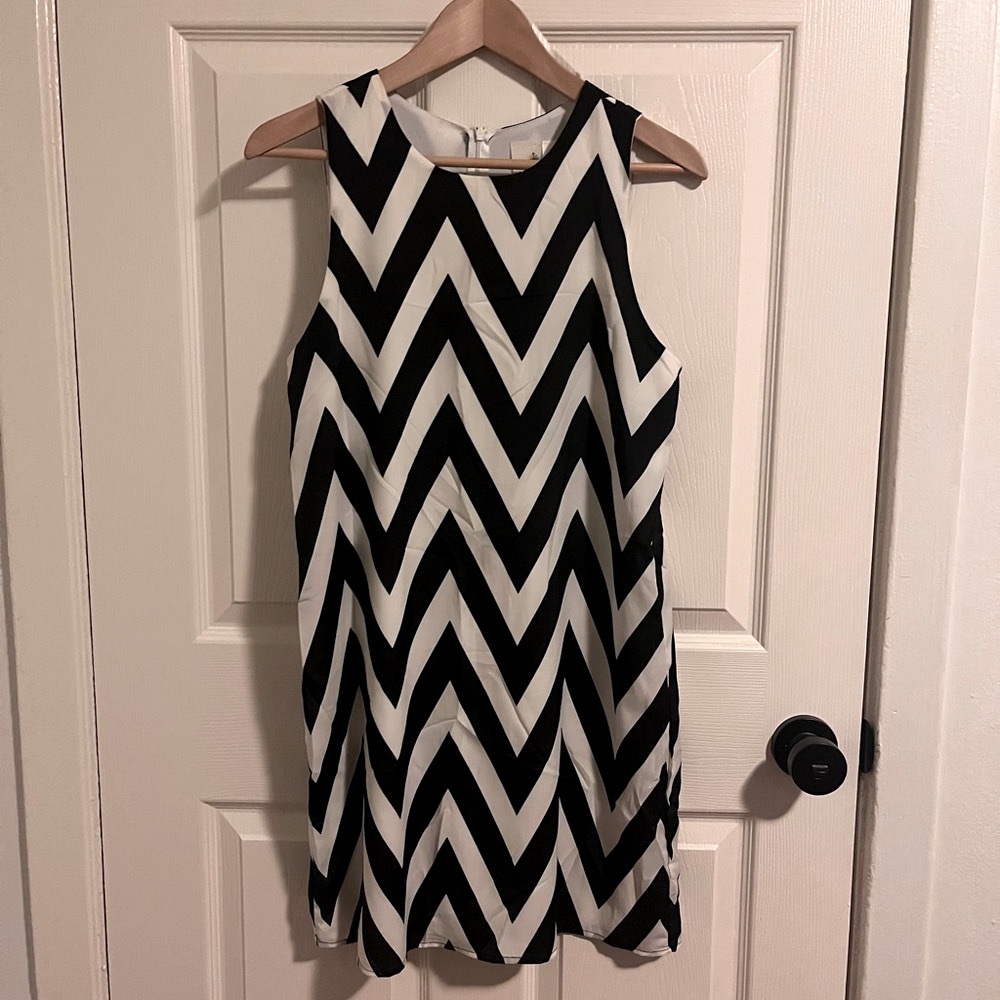 Chic Black and White Chevron Mini Dress